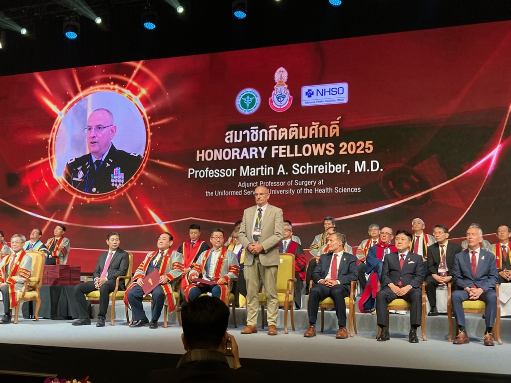 Martin Schreiber receiving Honorary Fellow award